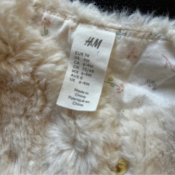H&M Faux Fur Beige Vest Sleeveless Button Up-Baby’s Size 9 Months - Picture 5 of 6